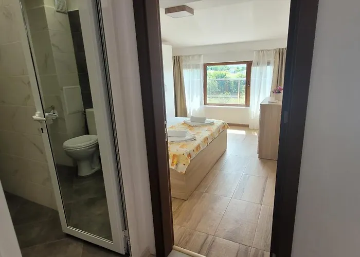 Mihnevi Πανσιόν Τσερνομόρετς