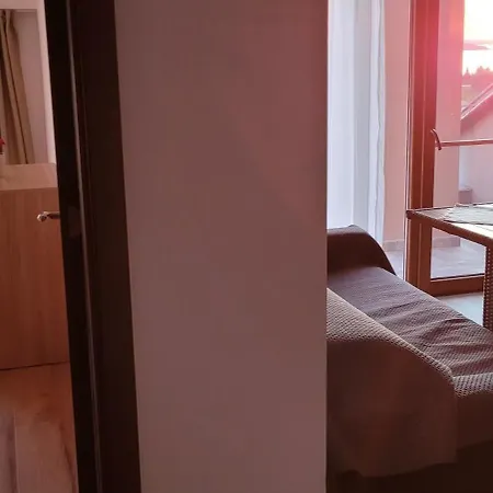 Pensión Mihnevi 3*